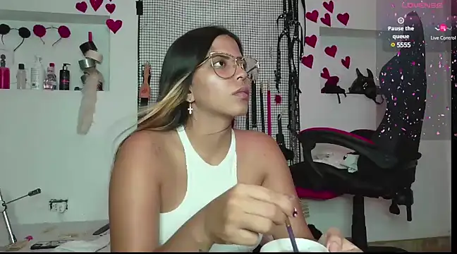 Megaan Greey online show from 03.11.25