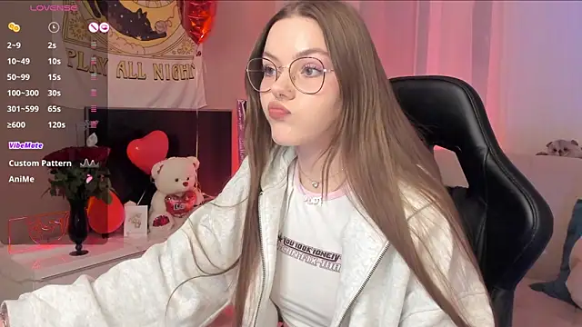 Snapshot of Marta_May_ chatting on 02.15.25 Marta May online show from 02.15.25