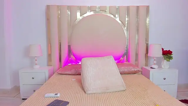 ShainaBonne online show from 12.18.24