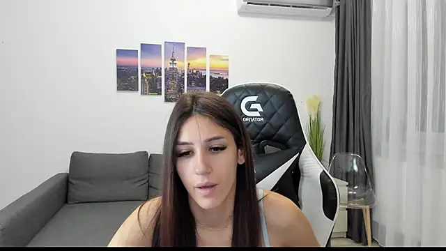 Snapshot of Kimi_Ivy chatting on 10.16.25 Kimi Ivy online show from 10.16.25