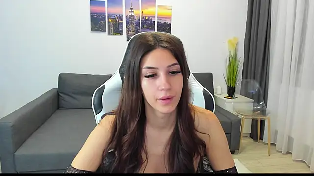 Snapshot of Kimi_Ivy chatting on 10.21.25 Kimi Ivy online show from 10.21.25