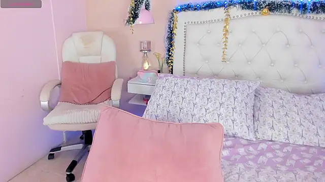 Ashley Evans18 online show from 12.20.24
