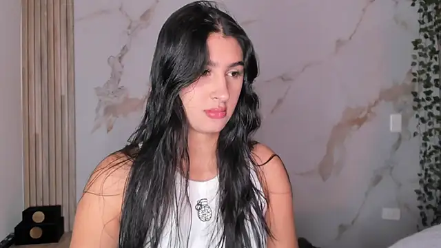 Ashley Evans18 online show from 09.18.25