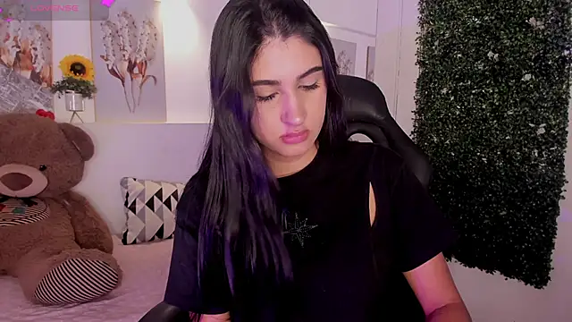 Snapshot of Ashley_Evans18 chatting on 11.08.25 Ashley Evans18 online show from 11.08.25