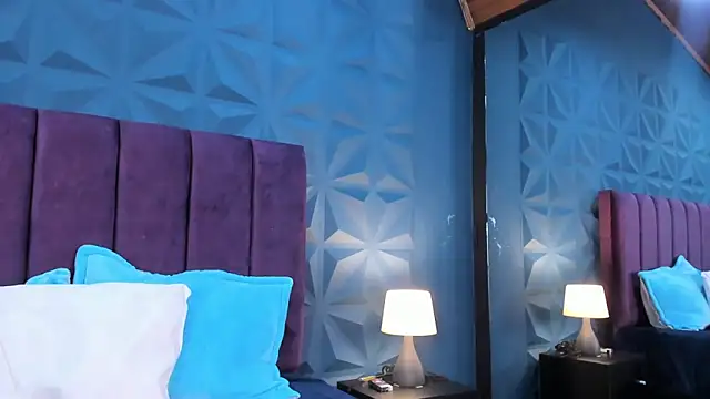 Snapshot of NicoleJonss chatting on 09.26.25 NicoleJonss online show from 09.26.25