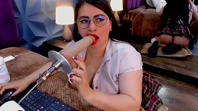 NicoleJonss online show from 04.11.26