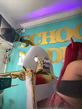 Snapshot of Emili_Roux chatting on 10.11.25 Emili Roux online show from 10.11.25