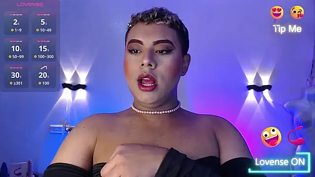 Snapshot of Emili_Roux chatting on 11.06.25 Emili Roux online show from 11.06.25