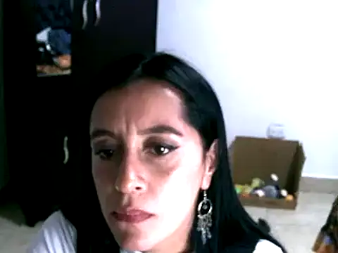 Snapshot of hailey85 chatting on 12.01.24 hailey85 online show from 12.01.24