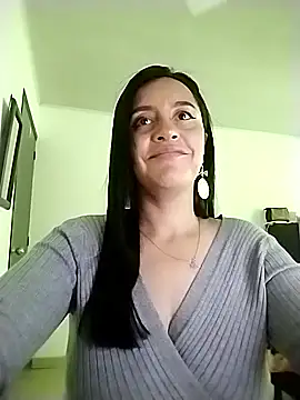 Snapshot of hailey85 chatting on 10.01.25 hailey85 online show from 10.01.25