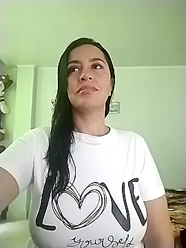 Snapshot of hailey85 chatting on 10.18.25 hailey85 online show from 10.18.25