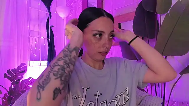 sadashi moon  online show from 02.05.25