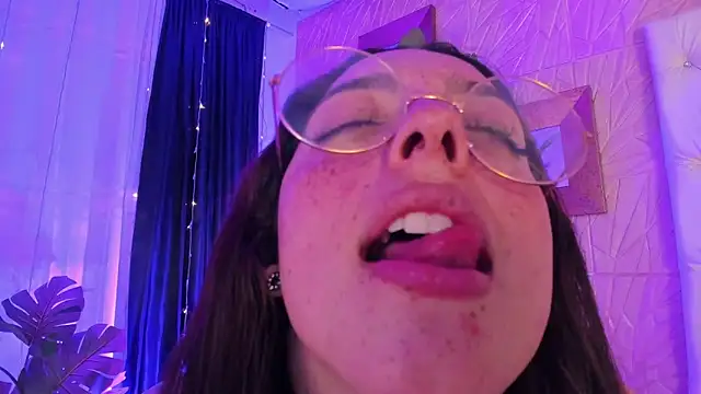 sadashi moon  online show from 03.03.25