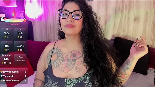 Snapshot of yoishat77 chatting on 09.23.25 yoishat77 online show from 09.23.25