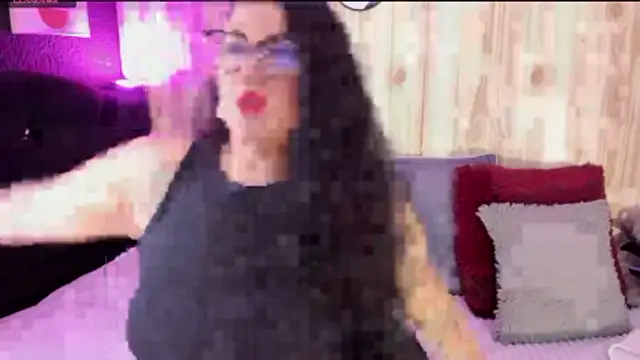 Snapshot of yoishat77 chatting on 10.26.25 yoishat77 online show from 10.26.25