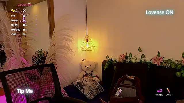 Hannah williams1 online show from 11.04.25