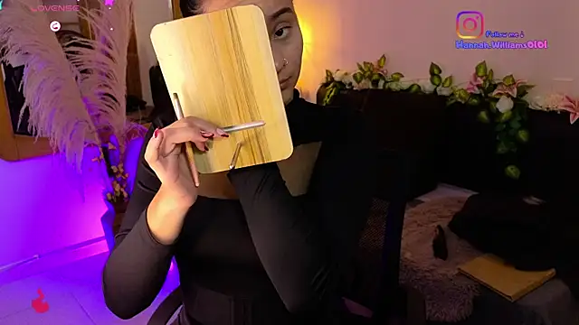 Hannah williams1 online show from 12.04.25