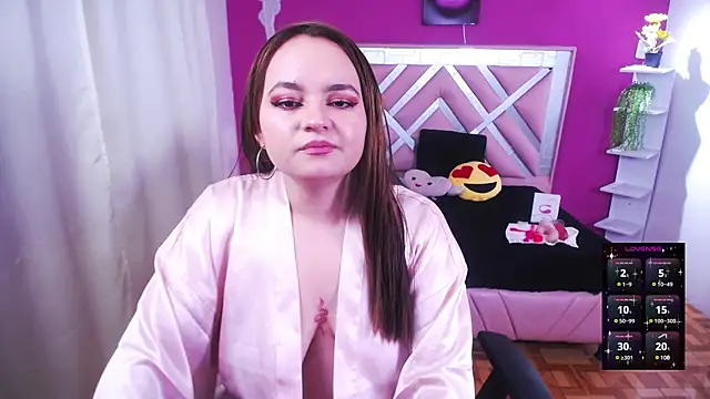 Snapshot of Naiara_Sex_ chatting on 12.21.24 Naiara Sex online show from 12.21.24