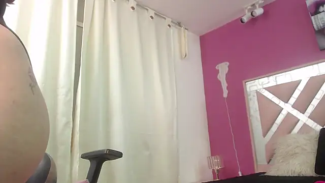 Snapshot of Naiara_Sex_ chatting on 01.10.25 Naiara Sex online show from 01.10.25