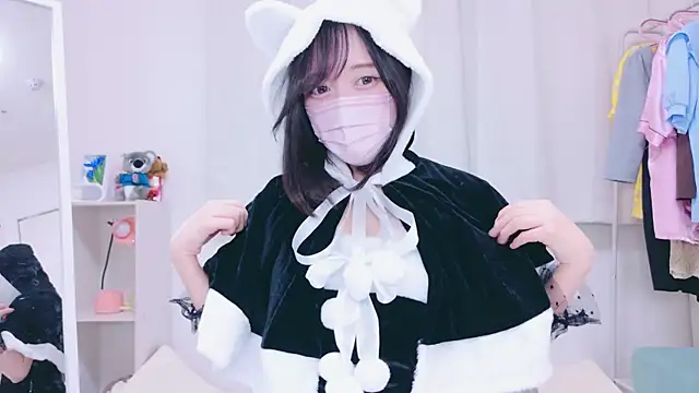 Snapshot of Yurie_ chatting on 12.15.24 Yurie  online show from 12.15.24