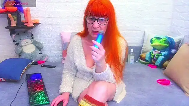 RedHousewife online show from 02.07.26