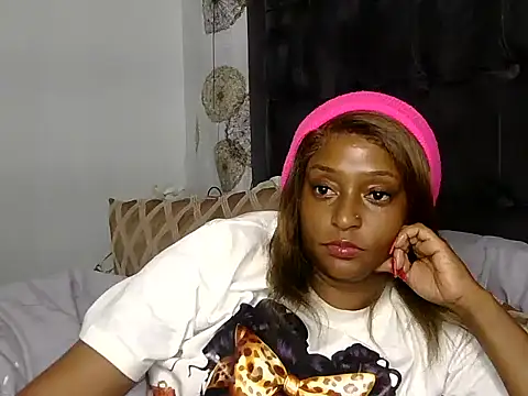 Snapshot of 922Ocean chatting on 10.31.25 922Ocean online show from 10.31.25