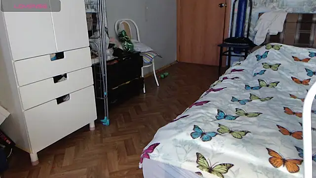 -LauraGold- online show from 12.26.24