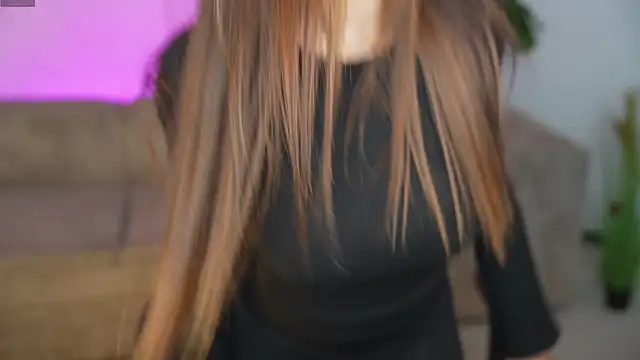 Julia  Star  online show from 10.21.25