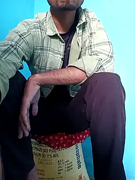 Snapshot of Piyush_2024 chatting on 01.05.25 Piyush 2024 online show from 01.05.25