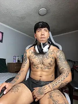 Snapshot of Nickhot0609 chatting on 10.18.25 Nickhot0609 online show from 10.18.25