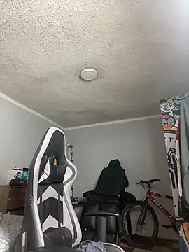 Snapshot of Nickhot0609 chatting on 10.28.25 Nickhot0609 online show from 10.28.25