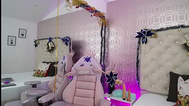 Snapshot of Derieri_D chatting on 12.23.24 Derieri D online show from 12.23.24
