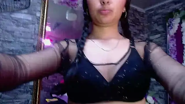 Mia Bonnie  online show from 02.20.25