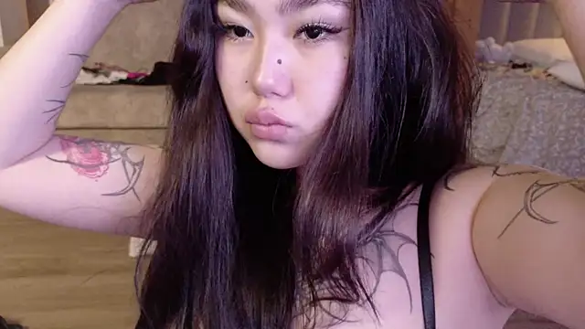 Yuriko May online show from 10.03.25