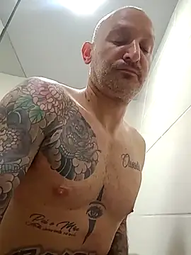 Snapshot of rolesexy chatting on 11.17.25 rolesexy online show from 11.17.25