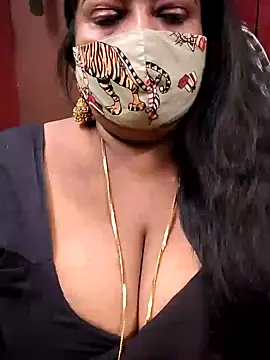 Snapshot of maniisha chatting on 12.10.24 maniisha online show from 12.10.24