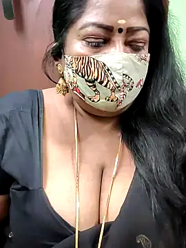 Snapshot of maniisha chatting on 12.10.24 maniisha online show from 12.10.24