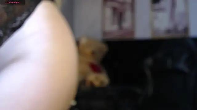 Kitty fox b online show from 03.21.25