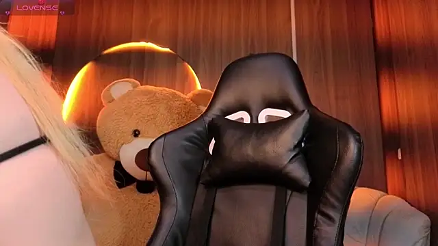 Kitty fox b online show from 02.10.26