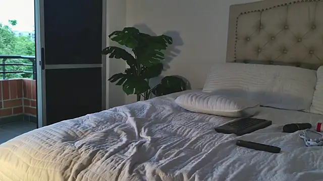 Scarlett grand online show from 11.05.25