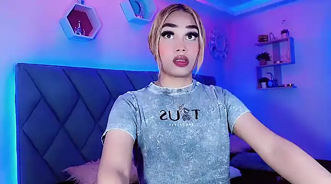 Hallyhott online show from 12.16.24