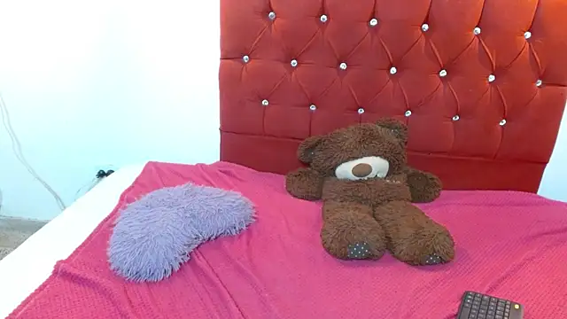 Snapshot of allysonn_fox chatting on 01.21.25 allysonn fox online show from 01.21.25