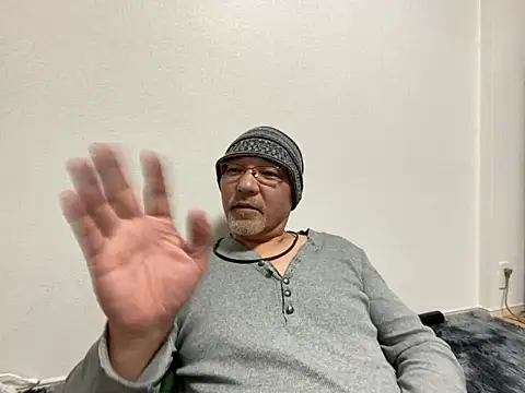 Snapshot of Grandpa29hijii chatting on 02.27.25 Grandpa29hijii online show from 02.27.25