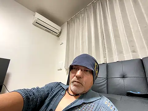 Snapshot of Grandpa29hijii chatting on 10.19.25 Grandpa29hijii online show from 10.19.25