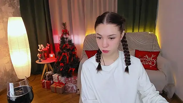 Snapshot of MilliBrown_ chatting on 12.17.24 MilliBrown  online show from 12.17.24