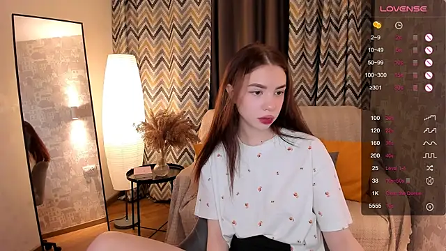 Snapshot of MilliBrown_ chatting on 01.11.25 MilliBrown  online show from 01.11.25