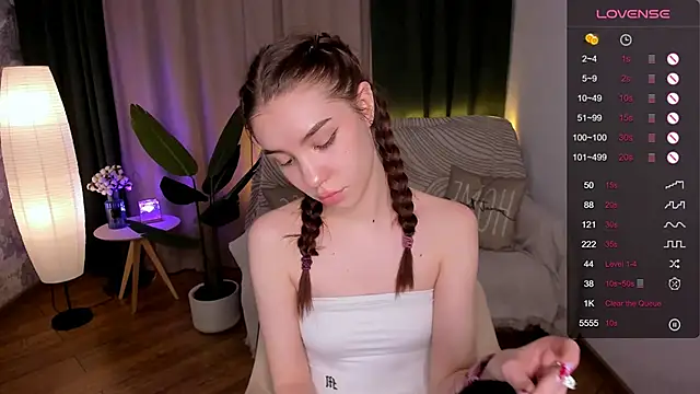 Snapshot of MilliBrown_ chatting on 02.19.25 MilliBrown  online show from 02.19.25