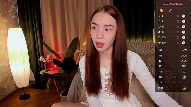 Snapshot of MilliBrown_ chatting on 03.08.25 MilliBrown  online show from 03.08.25