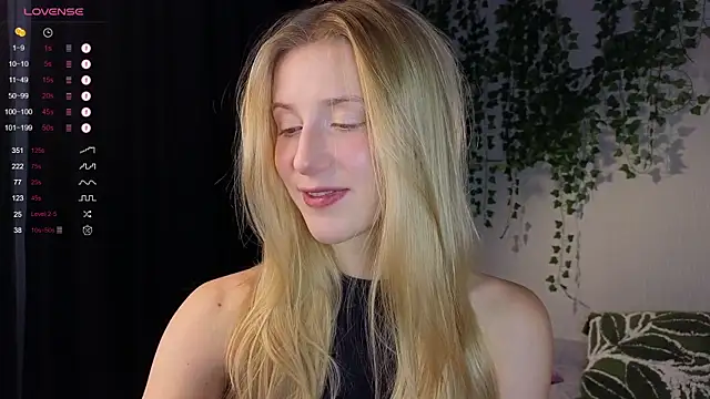 Snapshot of ArianaMur chatting on 12.04.24 ArianaMur online show from 12.04.24