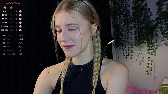 Snapshot of ArianaMur chatting on 12.10.24 ArianaMur online show from 12.10.24